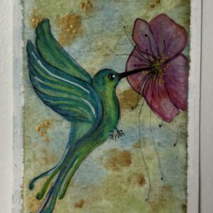 Original miniature painting “The Hummingbird Alchemist” by Nia Dannai, green hummingbird drinking nectar from hibiscus-like flower on metallic gold background, mixed media